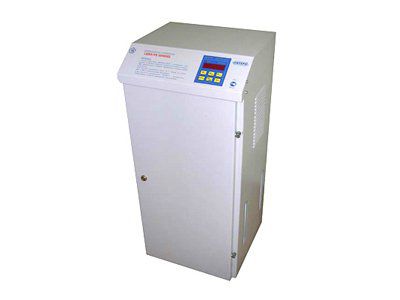 ������������ ���������� PS12000SQ-I-15 ������� ������� ���������� 155 - 275�, ������� ���������� ����������� 180 - 255�, ����������� �������� ���������� 220� � 0,9%, ���������� ������� 430�370�890 ��.