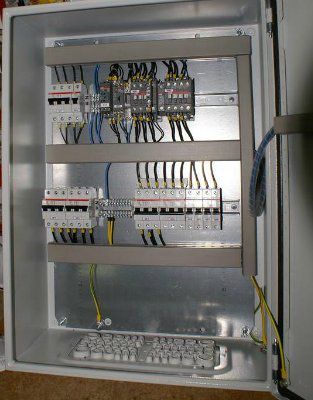 ��� ��������������� ����� ������� ��� 2 ����� 25�/380� IP65