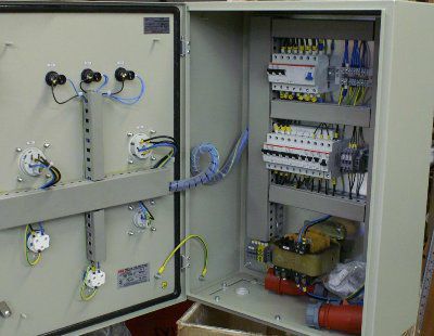 ���� ������� �� ���� 63� 380/220� � ��������� 32� 3�, 16� 3�, 16� 1�, 10� 1�, 10� 12�