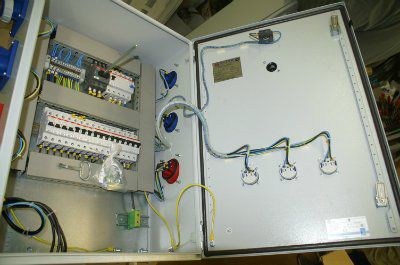 ���� ������� �� 40� 380/220� � ��������� 16� 3�, 16� 1�