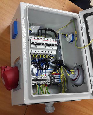 ��� �������� � ��������� 2��.�32� 3�., 2��.�16� 1�., 380/220� IP44 400�300�210