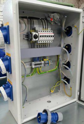 ��� �������� � ��������� 2��.�32� 1�. 5��.�25� 1�. 380/220� 700�500�210 IP65