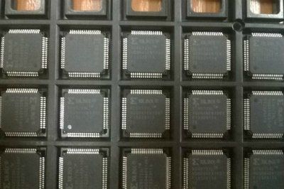 ���������� Xilinx XC9572XL-7VQ64I