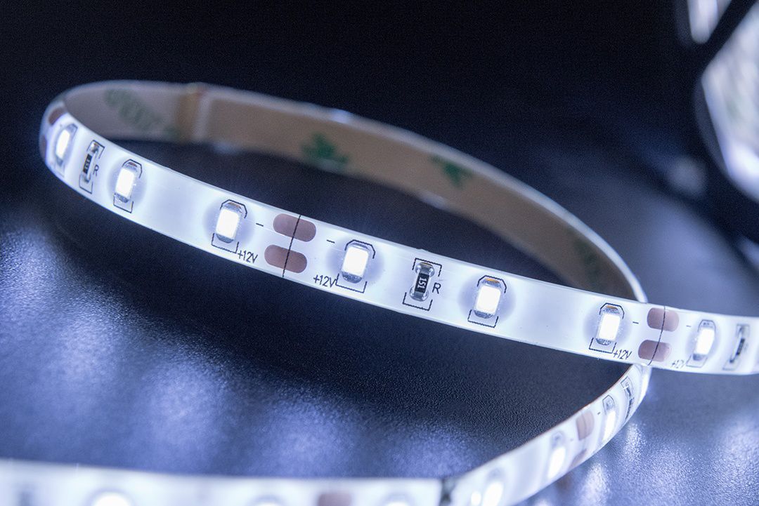 ������������ ����� SMD 2835, 60 LED/�, 4,8 ��/�, 12� , IP65, ����: �������� �����