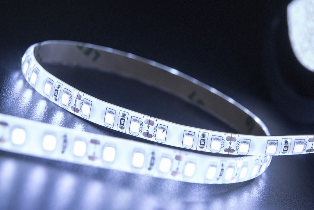 ������������ ����� SMD 2835, 120 LED/�, 9,6 ��/�, 12� , IP65, ����: �������� �����