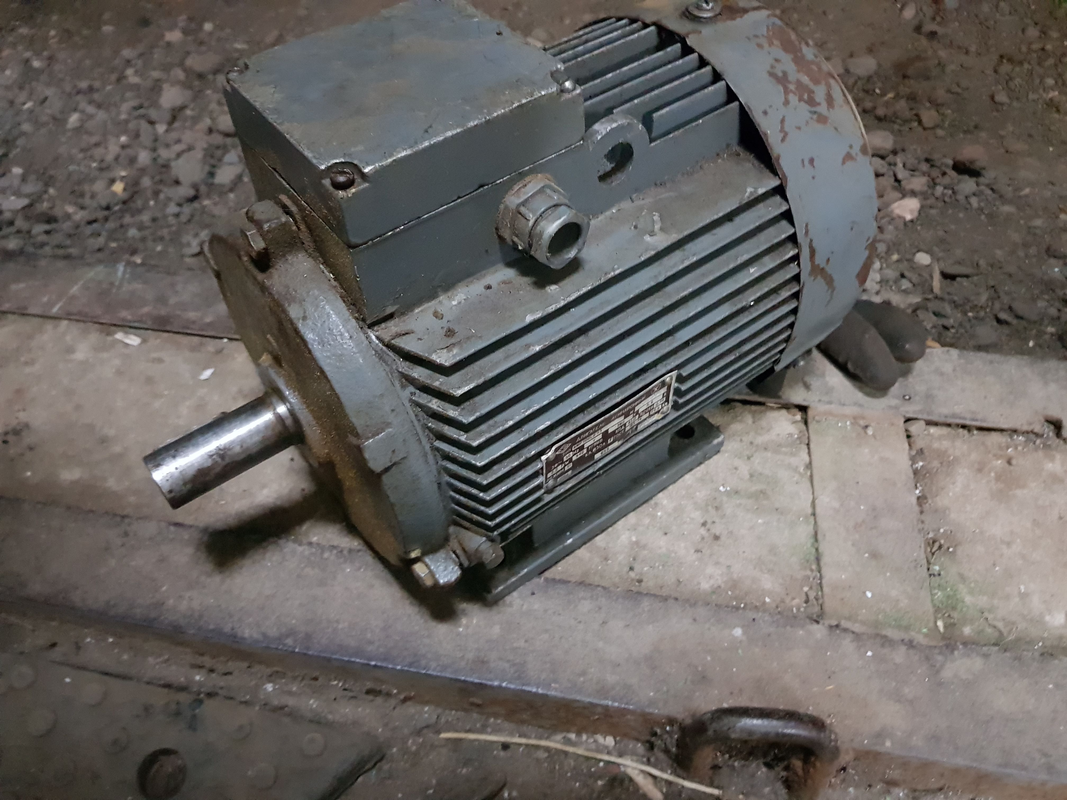 ���� ���������������� ���100L6�� 2.2 ��� 940 ��/���