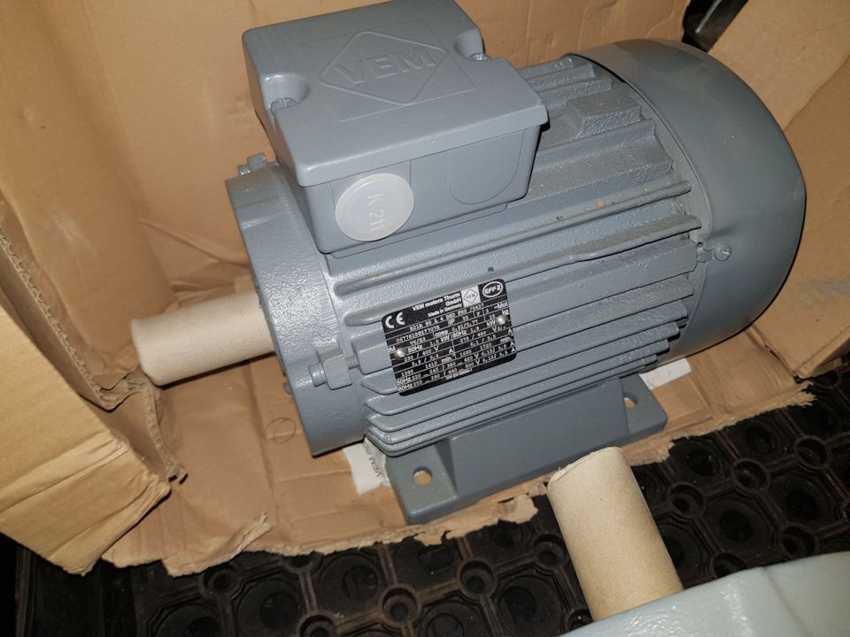 ���������������� VEM(��������) K21R90L4 1.5 ��� 1410 ��/��� 220/380 �.