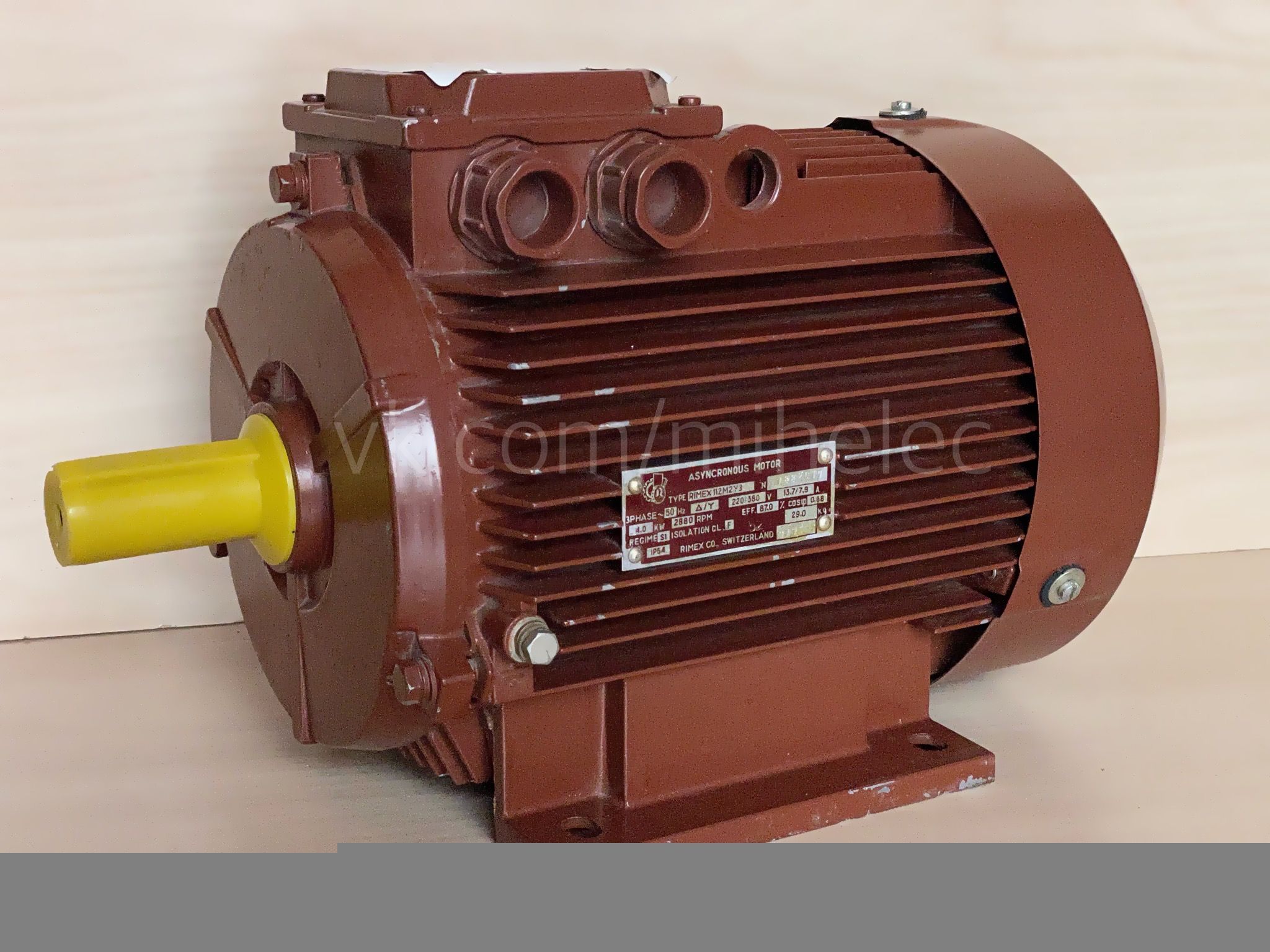 ���������������� 4 ���, 2880 ��/���, 220V (380V) ��������� ����