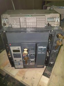 ����������� �������������� Masterpact NT 08 H1 3P �������� � �����/��������