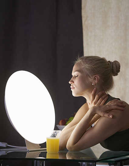 Светильник с солнечной лампой для терапии светом Светильник с солнечной лампой для терапии светом